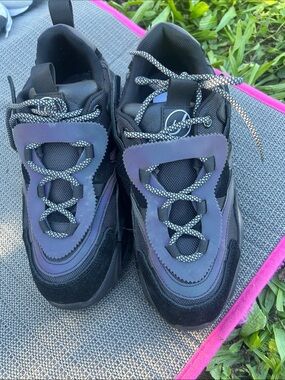 Men's Black Athletic Sneakers with Iridescent Purple Accent
